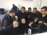 تعليم الطلاب في المدرسة التكنولوجية تل ابيب (عمال 1) كيفية بناء طابعة ثلاثية الابعاد 